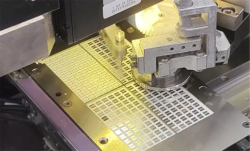 成本持续下探，COB 加速替代 SMD，成小间距显示主流方案